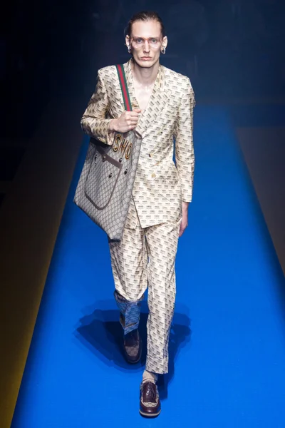 Look 104